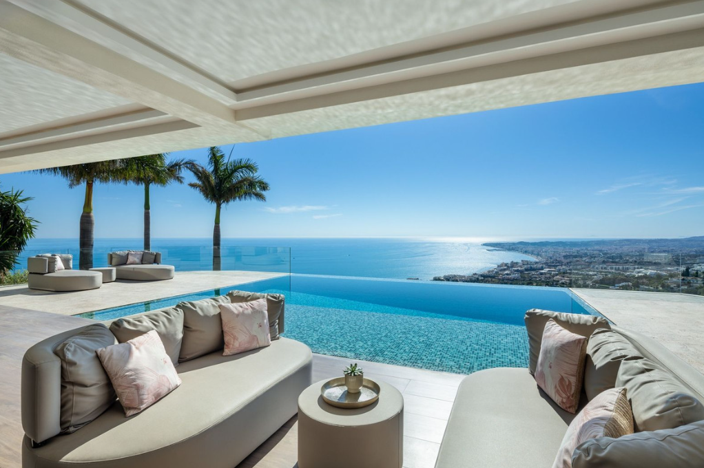 Luxury Villa for Sale in Reserva del Higuerón, Benalmádena | Panoramic Mediterranean Sea Views