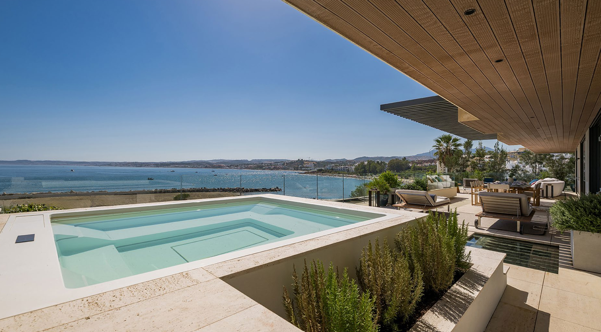 NATURA RESIDENCE – Exceptional 4 Bedroom Frontline Beachfront Apartment in Estepona