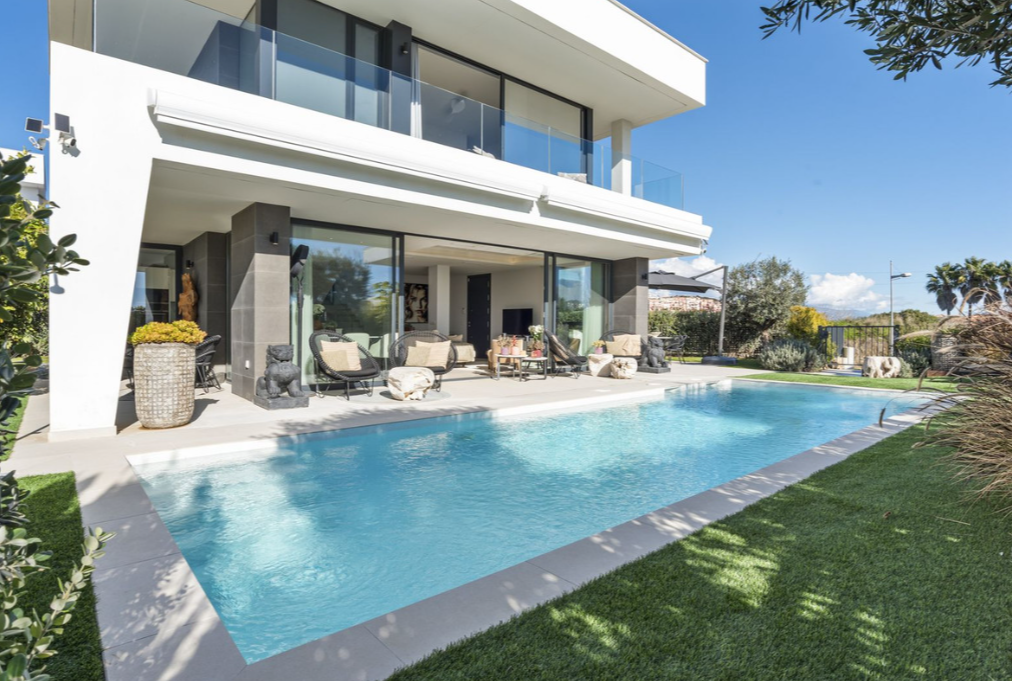LUXURY MODERN SEA VIEW VILLA FOR SALE NEAR LA DUQUESA MARINA, MANILVA, COSTA DEL SOL