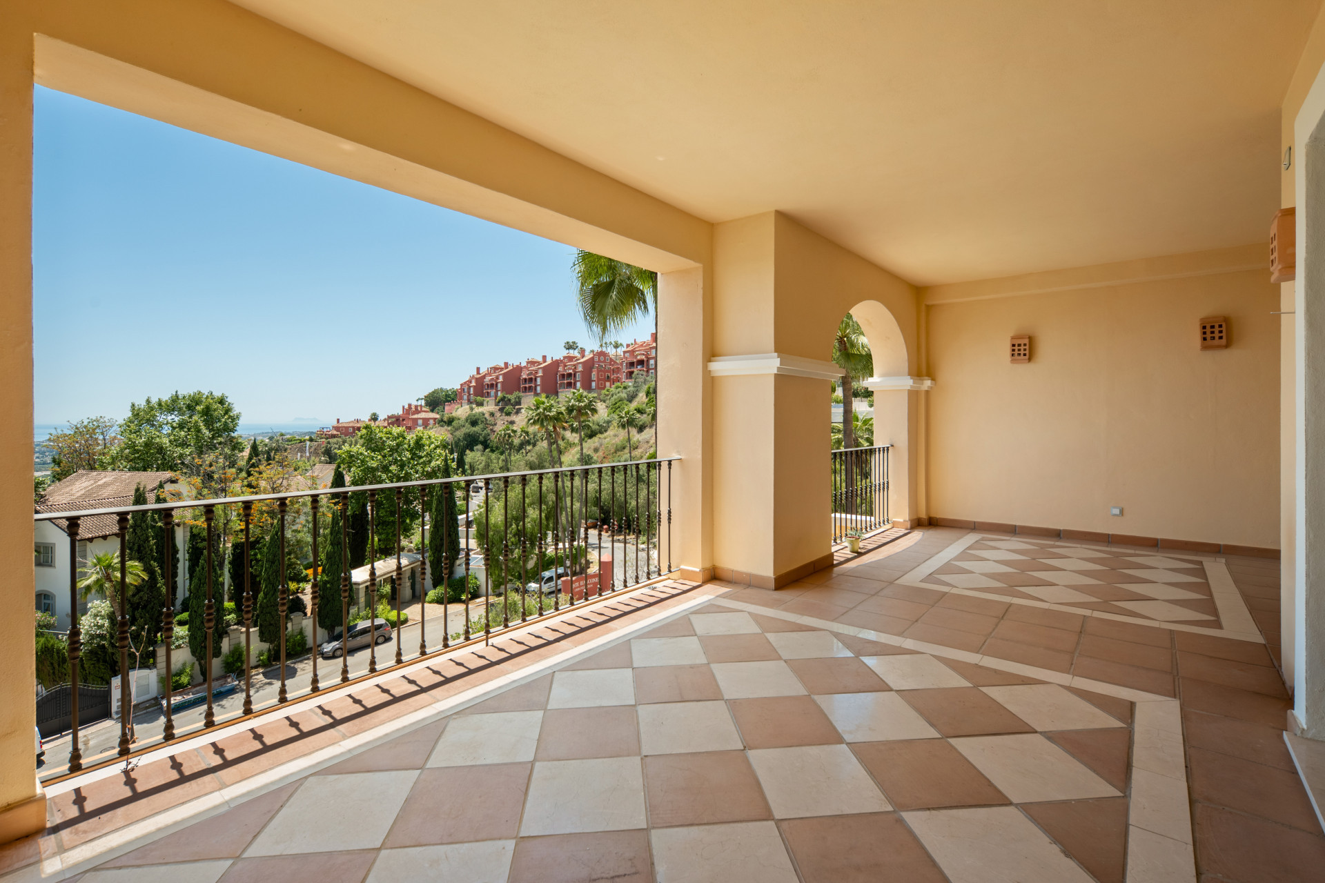 4-Bedroom Villa in Buenavista, Benahavís with Panoramic Mediterranean Views