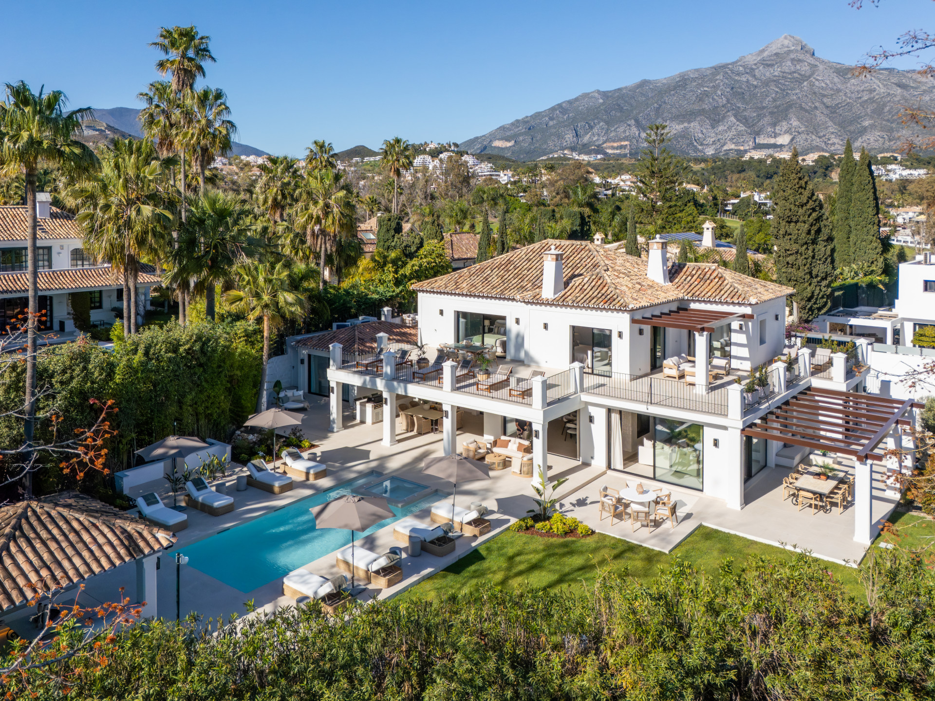 Luxury Frontline Golf Villa for Sale in La Cerquilla, Nueva Andalucía, Marbella | 5 Bedrooms & Guest House