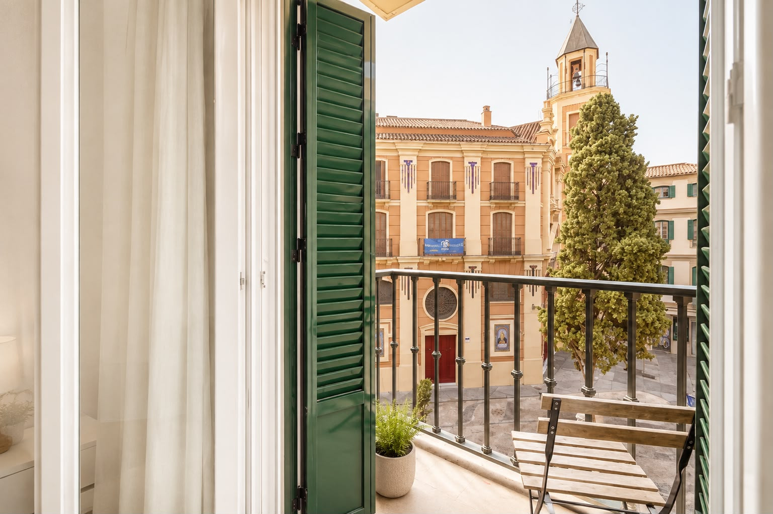 4-Bedroom Apartment in Málaga Centre with Tourist Licence