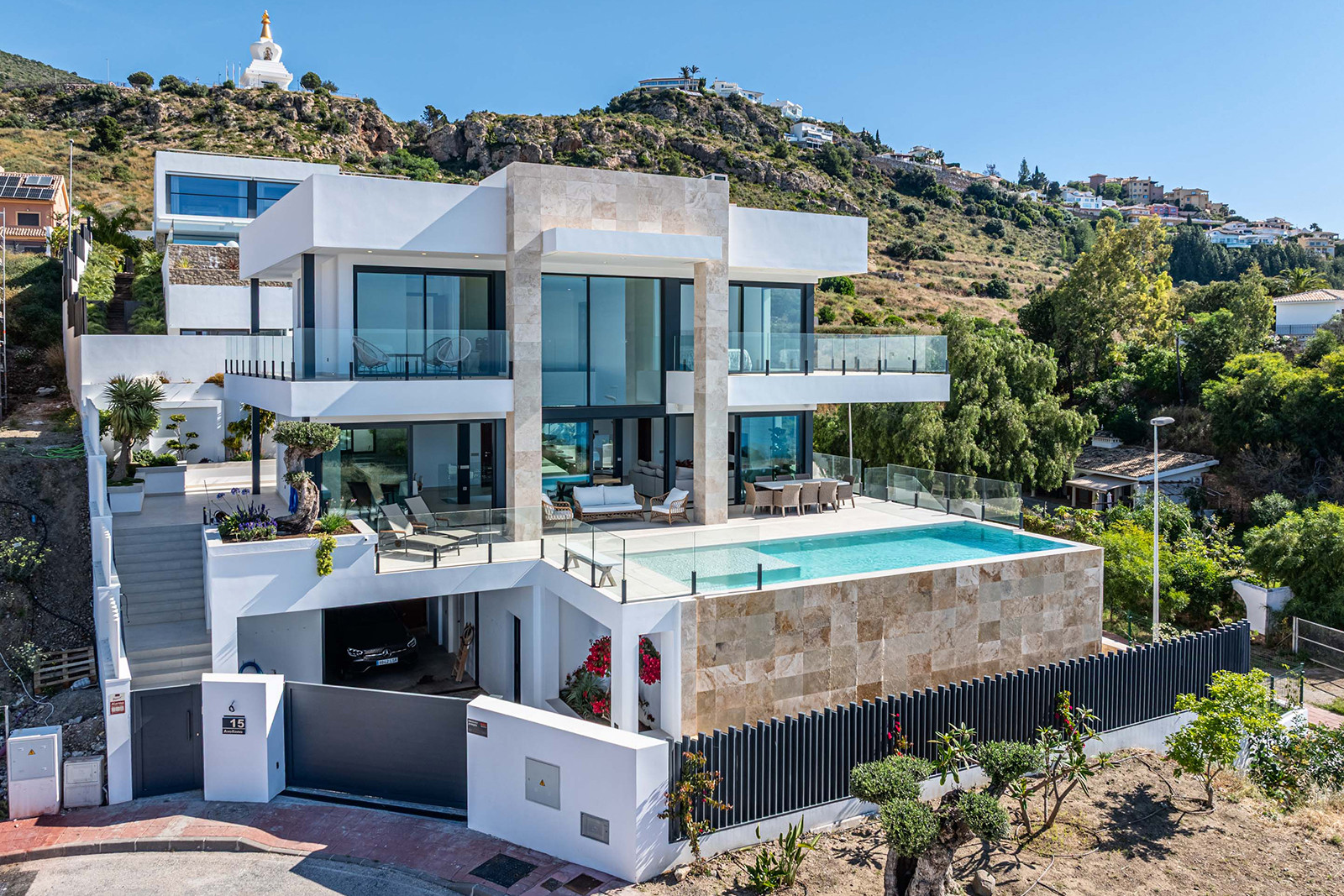 Stunning Designer Villa with Infinity Pool, Privacy and Spectacular Sea Views