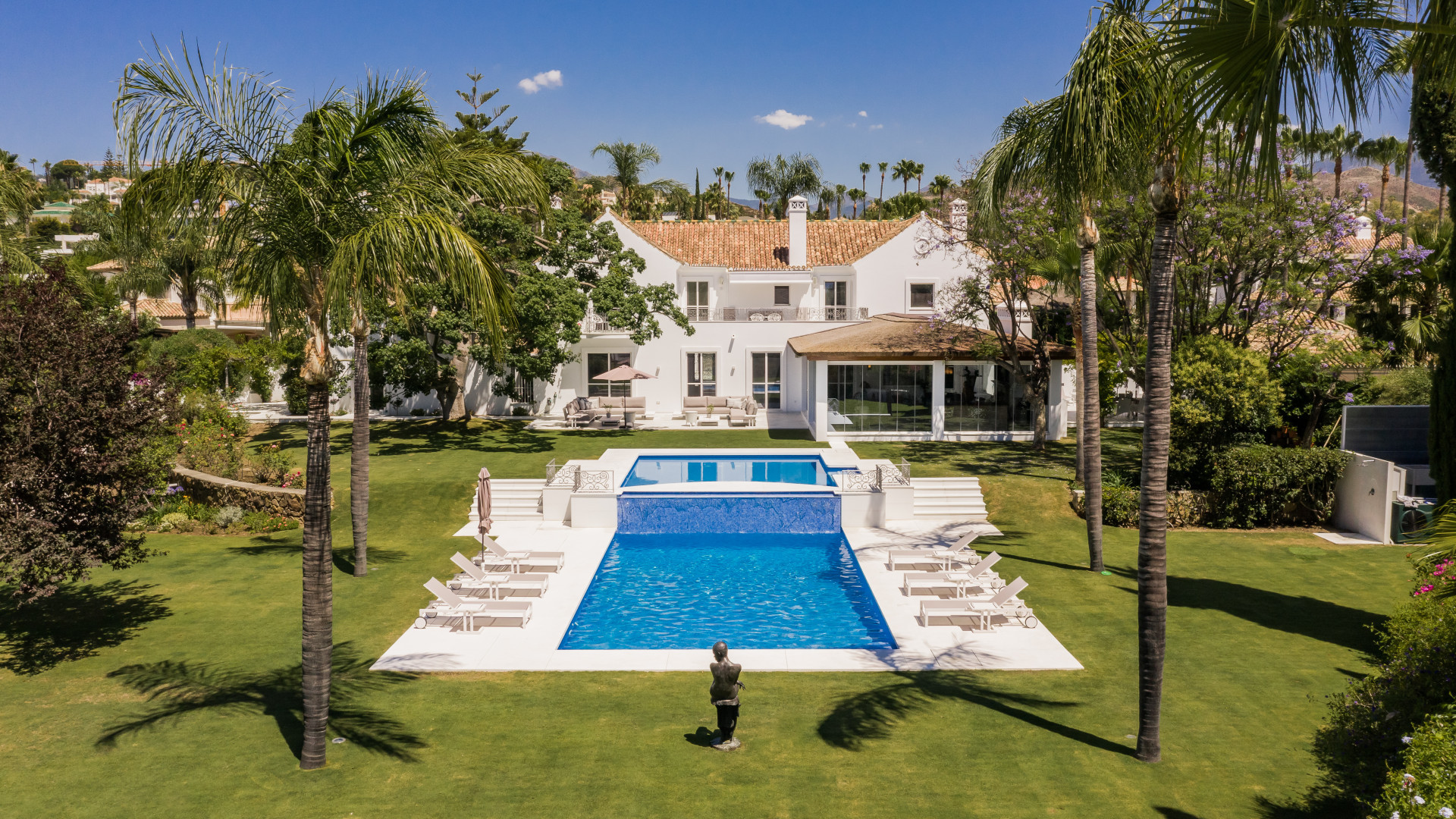 Elegant Luxury Villa for Sale in La Cerquilla | Golf-Front Living Near Los Naranjos Golf Club