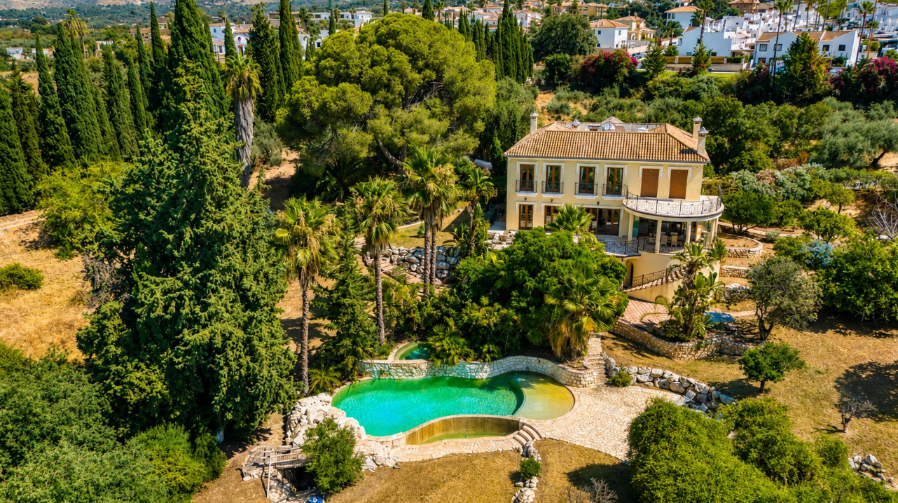 Luxury Country Villa for Sale in Málaga – 35,000m² Estate with Guest House & Panoramic Views