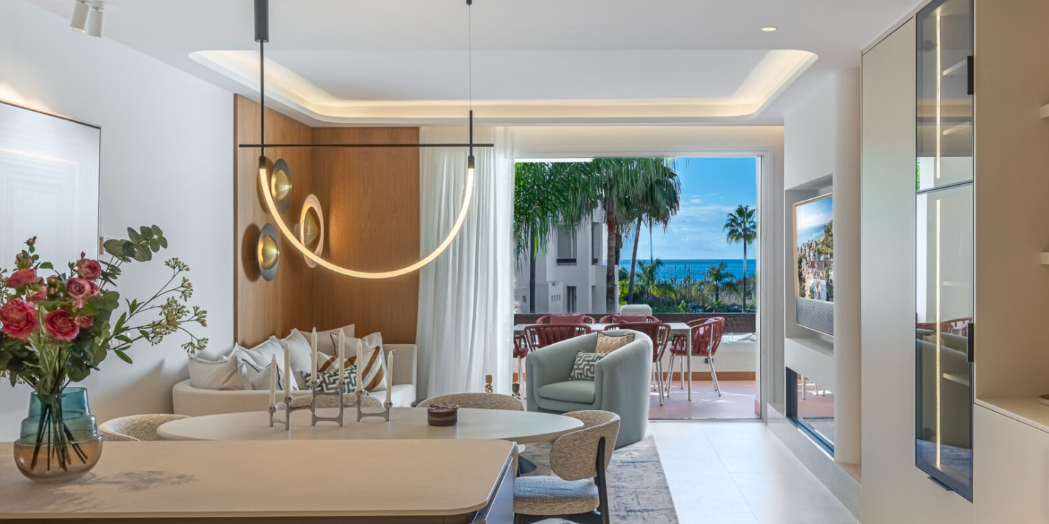 Exquisite Frontline Beach Apartment on the New Golden Mile