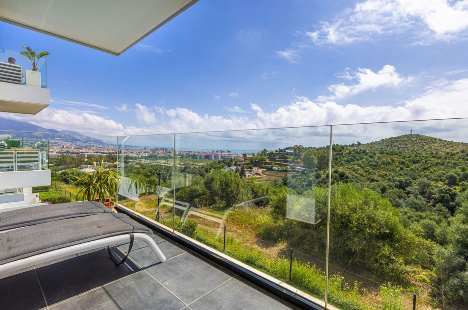 MOVE-IN READY | 3 BED | SEA VIEW TERRACE | HEATED POOL, RESTAURANT & SPA | MIJAS COSTA | INVESTMENT POTENTIAL.
