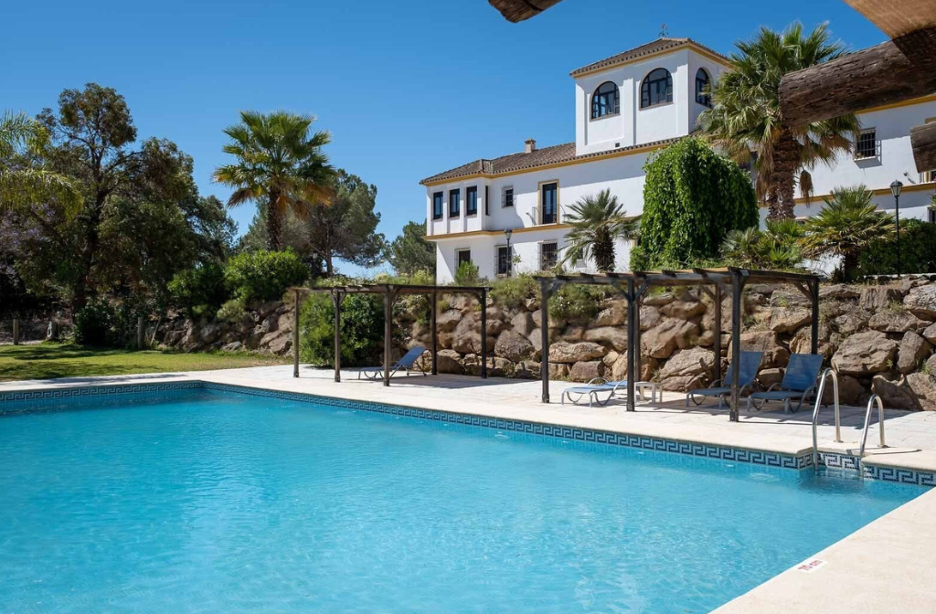 Luxury Andalusian Country Estate with Courtyard and Separate Owner’s Residence in Almogia, Malaga