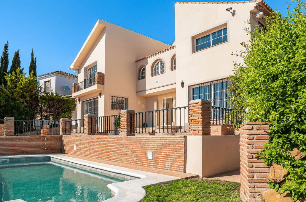Elegant Golfside Villa with Private Pool in Valle Romano, Estepona