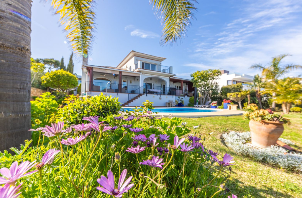 Peaceful Mediterranean Retreat Near Sotogrande Marina