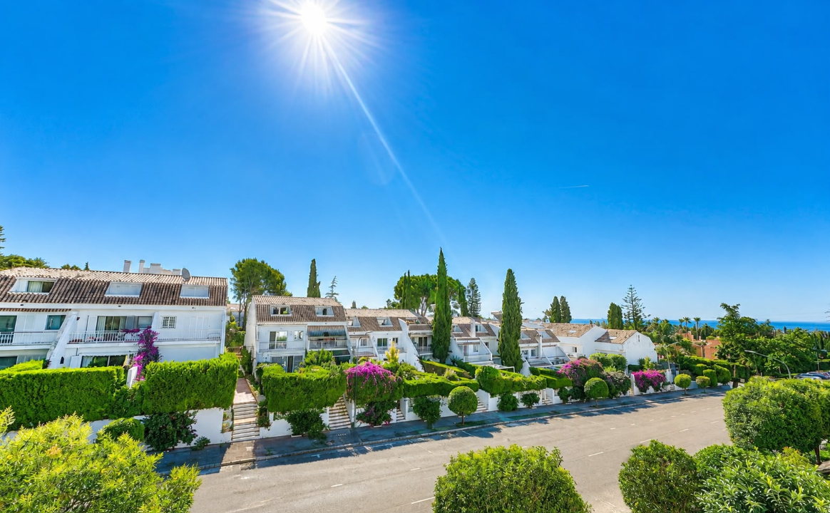Elegant Family Home with Sea Views in Cumbres de Marbella