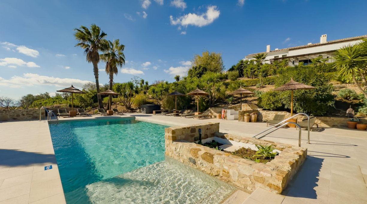 Private Countryside Estate with Helicopter Access, Heated Pool and Tennis Court: Villanueva de la Concepción, Malaga