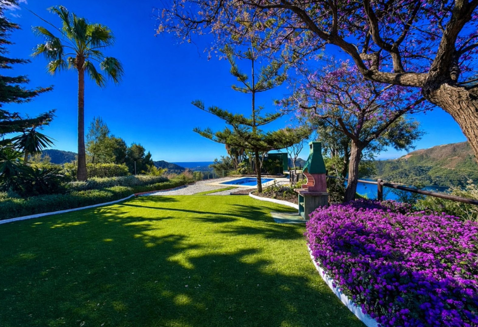 Romantic Lakeside Finca with Breathtaking Views, 10 minutes to Marbella´s Golden Mile