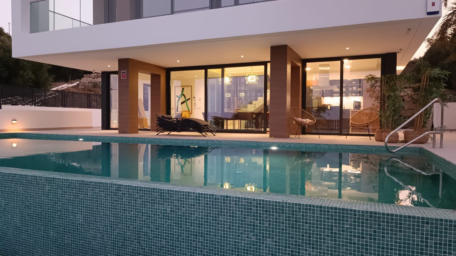 MODERN MEDITERRANEAN LUXURY WITH PANORAMIC VIEWS