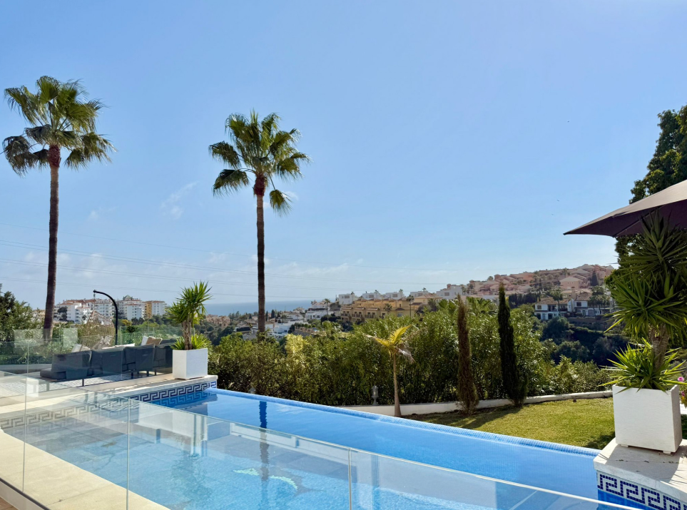 Stunning Renovated Villa with Sea Views in Riviera del Sol