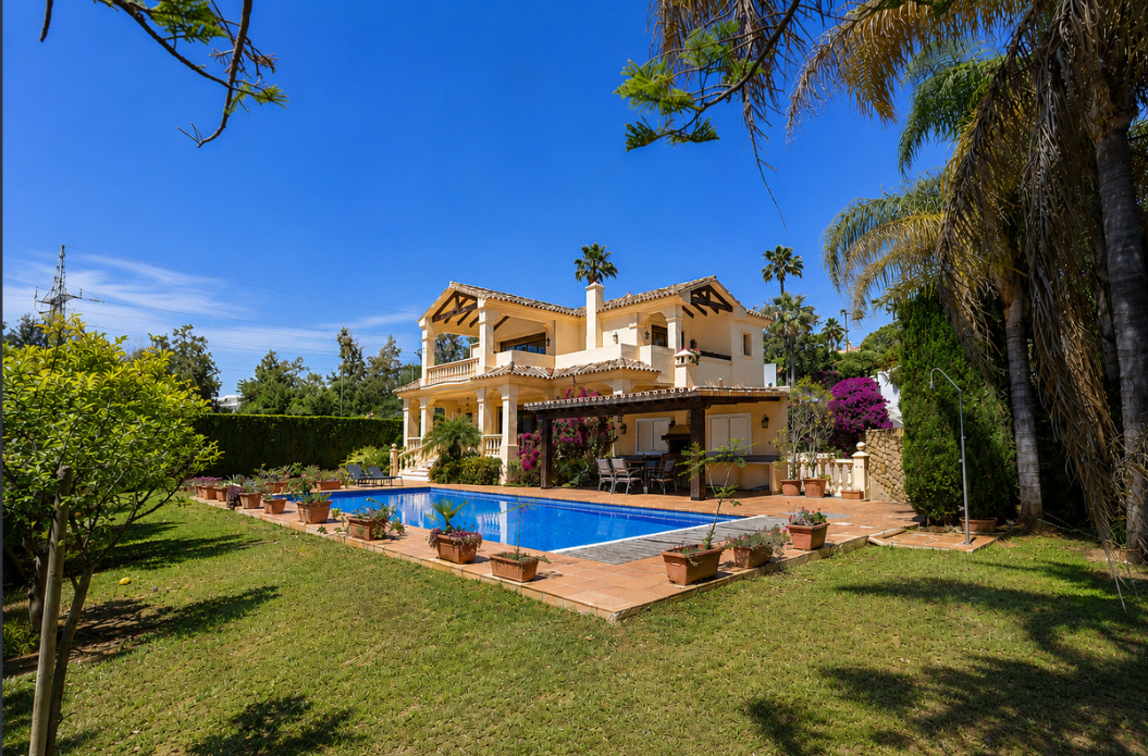 5-Bed Villa to Renovate with Sea Views – La Quinta, Marbella