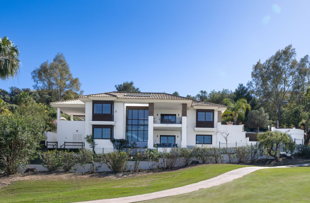 Exclusive Golf Front Residence with Timeless Architecture in La Cala Golf Resort