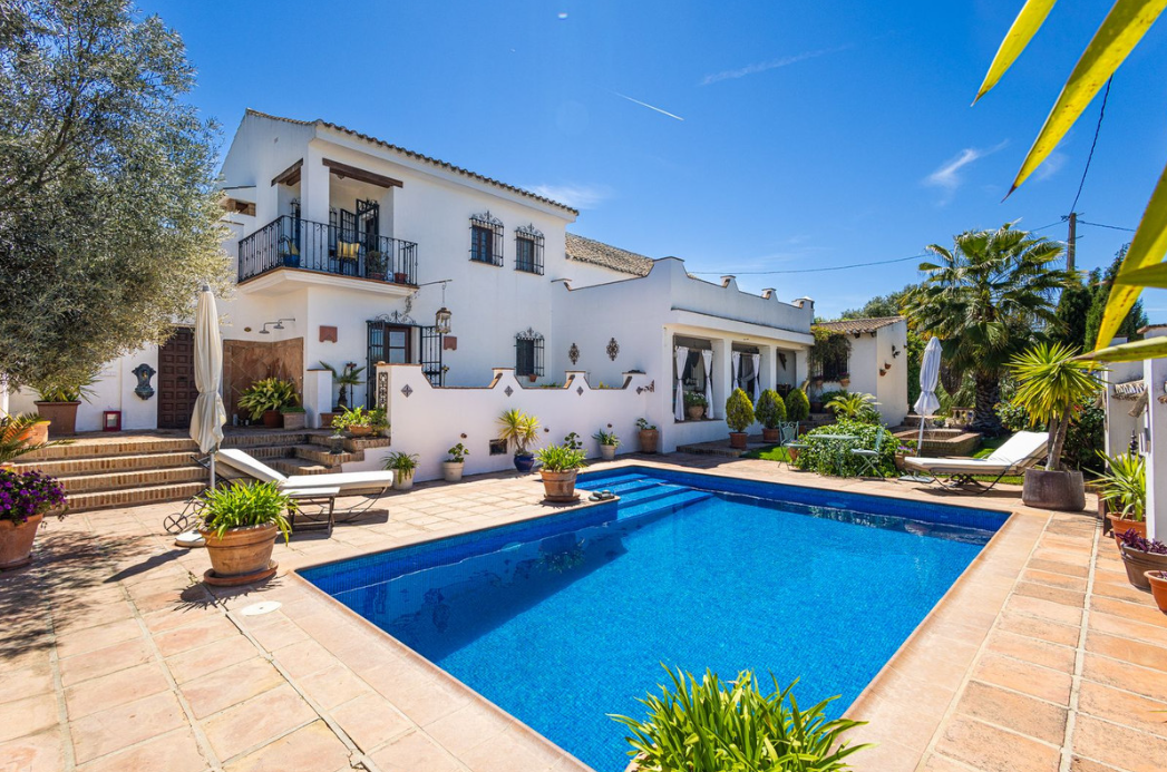 Authentic Andalusian Cortijo Near Málaga – Fully Renovated