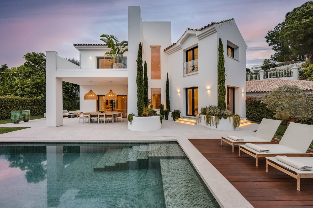 Contemporary Mediterranean Elegance – Brand New Luxury Villa | Key Ready