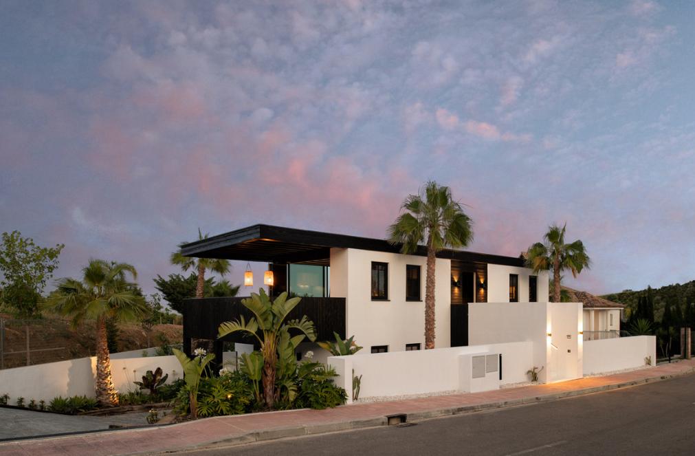 Exceptional Frontline Golf Villa in Estepona