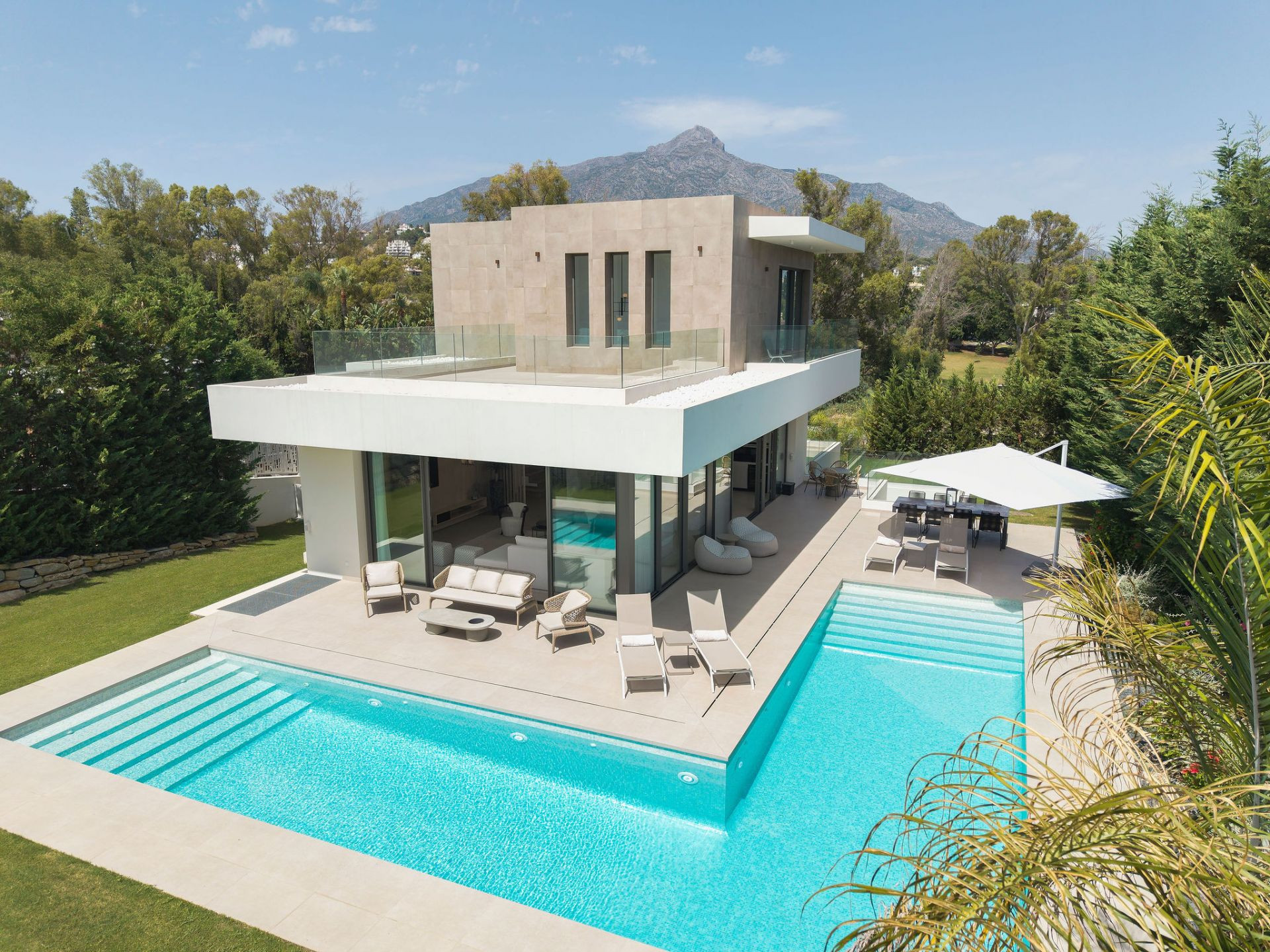 Contemporary Luxury Residence in La Cerquilla, Nueva Andalucía
