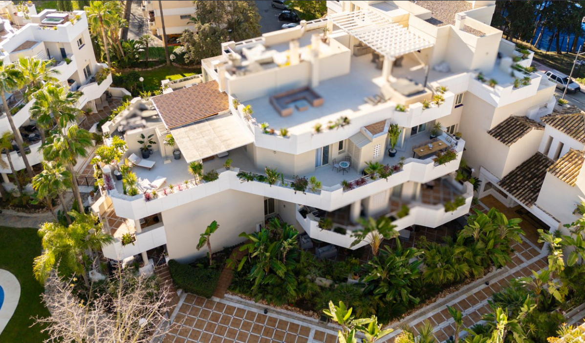 Stunning Fully Renovated Modern Penthouse in Fuente Aloha, Nueva Andalucía