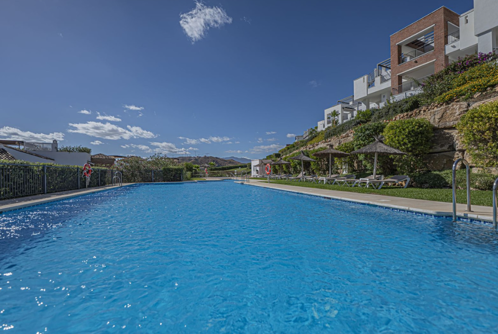 Three-Bedroom Frontline Golf Apartment with Sea Views, Los Arqueros Golf