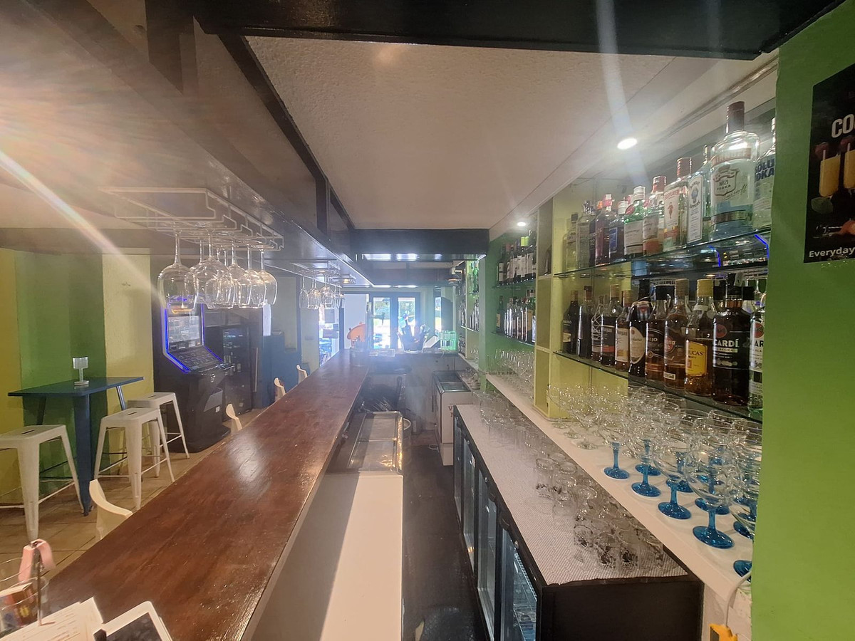 Commercial Premises te Marbella East 2