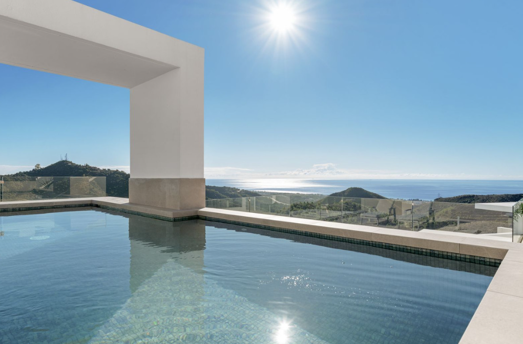 Luxury Duplex Penthouse: Private Pool, Gym, Spa & Over 240m² of Terraces