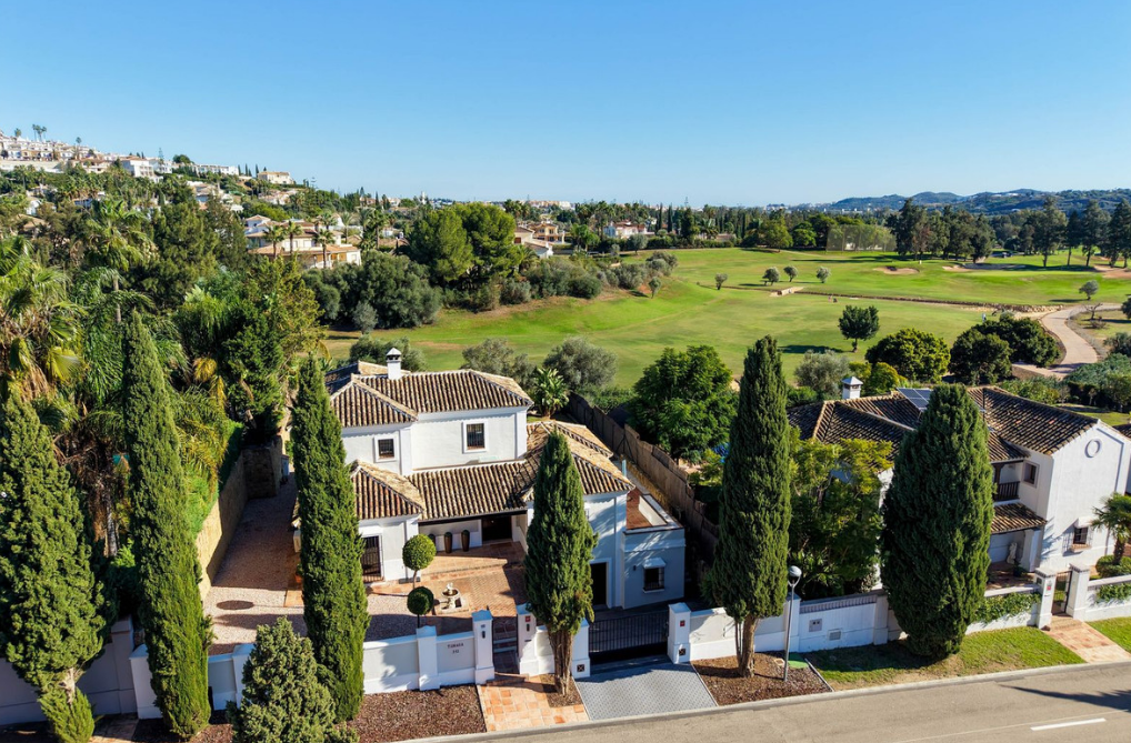 Luxury Frontline Golf Villa – 5 Bedrooms, 4 Bathrooms – Mijas Golf