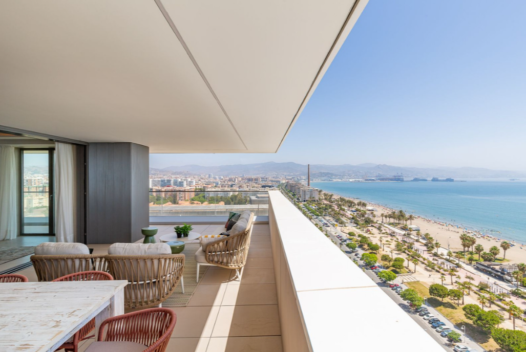 Luxury Fully Furnished 4 Bedroom Beachfront Apartment in Malaga City