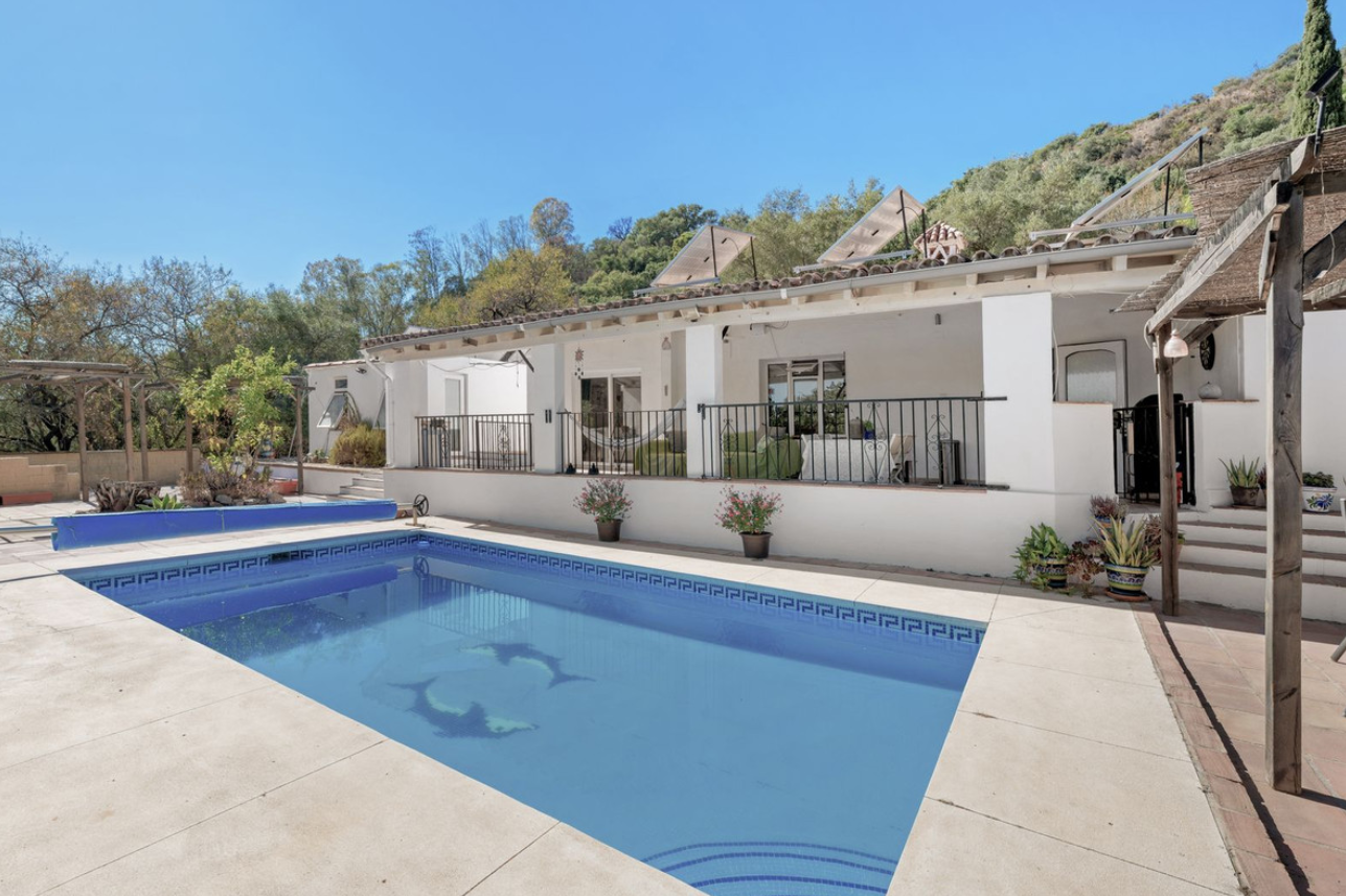 Charming Country Villa Just Minutes from Estepona