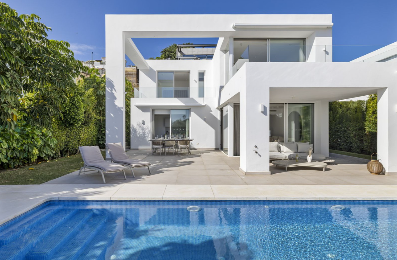 Modern Elegance with Sea & Mountain Views