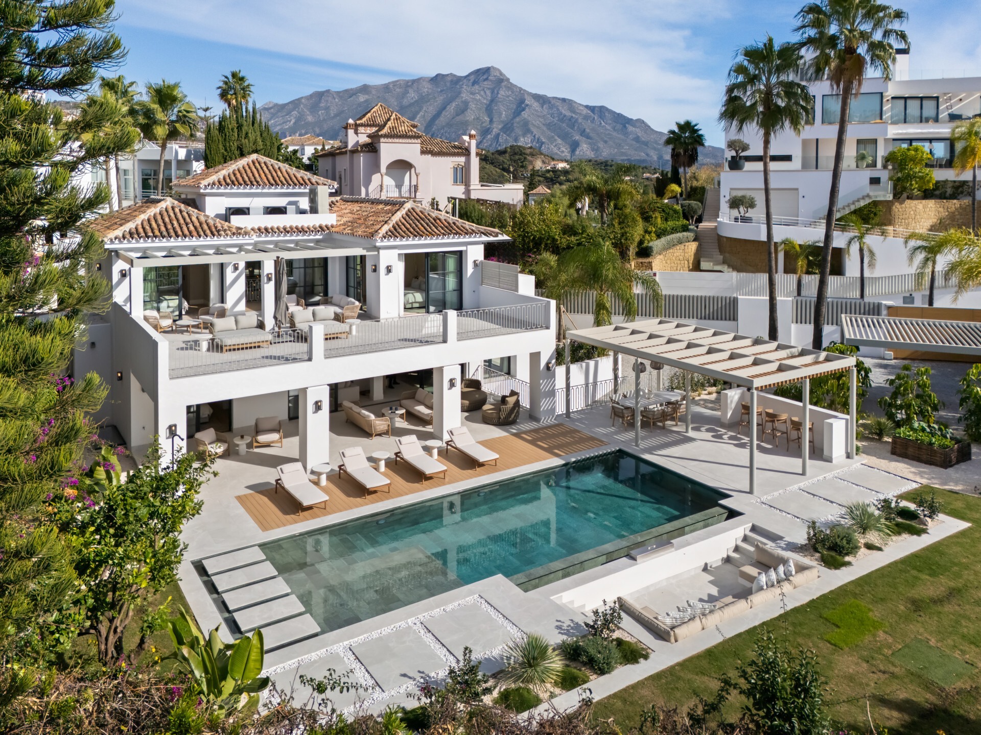 Contemporary Mediterranean Luxury with Panoramic Sea Views in La Quinta