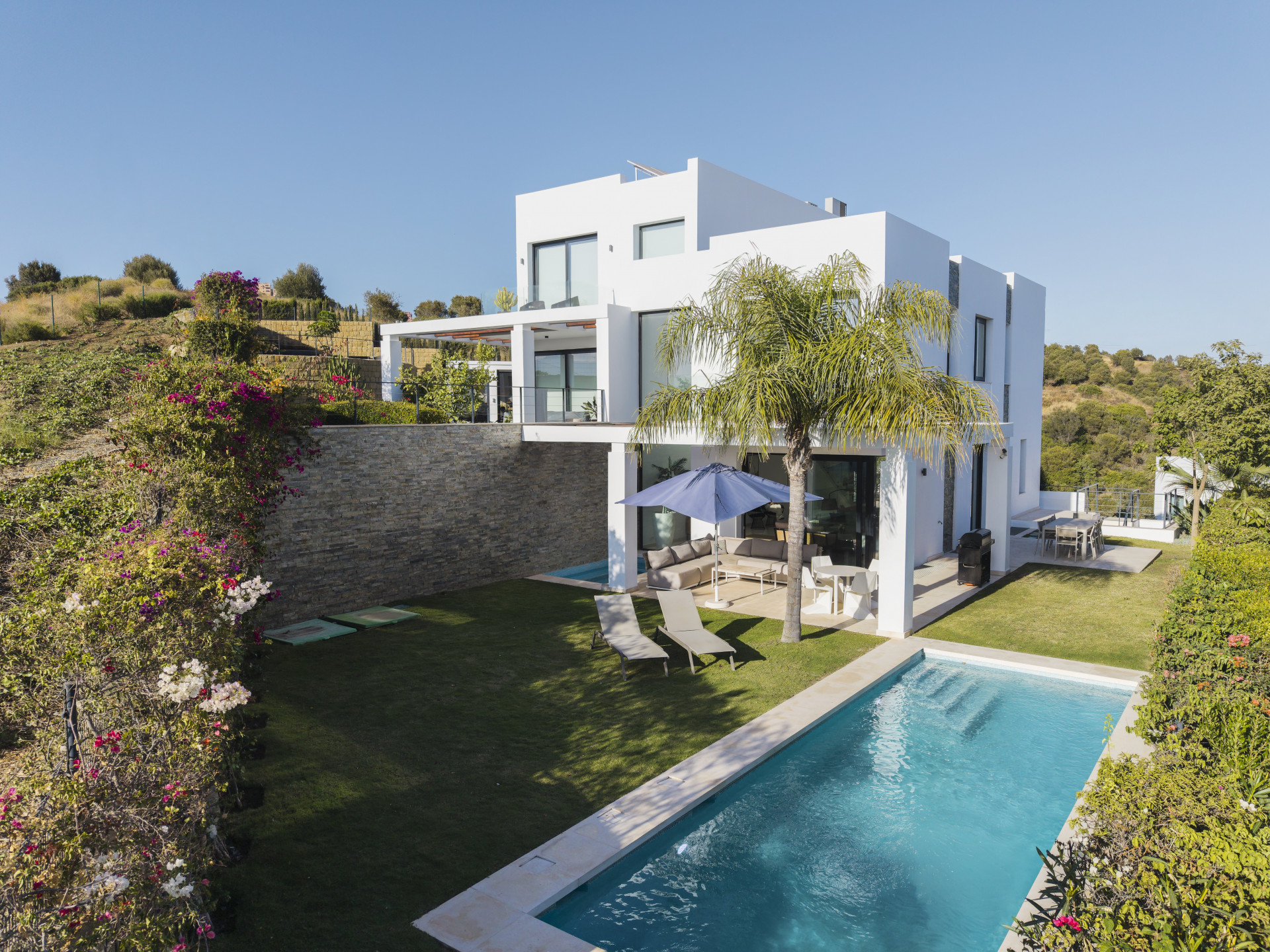 Stunning Contemporary Villa with Panoramic Sea, Golf & Mountain Views in a Prime Marbella  Location