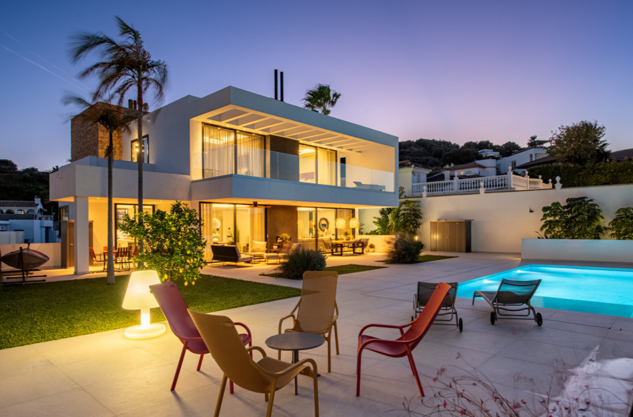 Contemporary Luxury Villa with Panoramic Views – Newly Built 2024