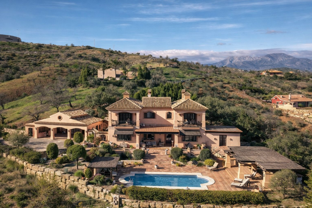Charming Andalusian Villa with Separate Guest Accommodation and Breathtaking Countryside Views – Monda, Málaga