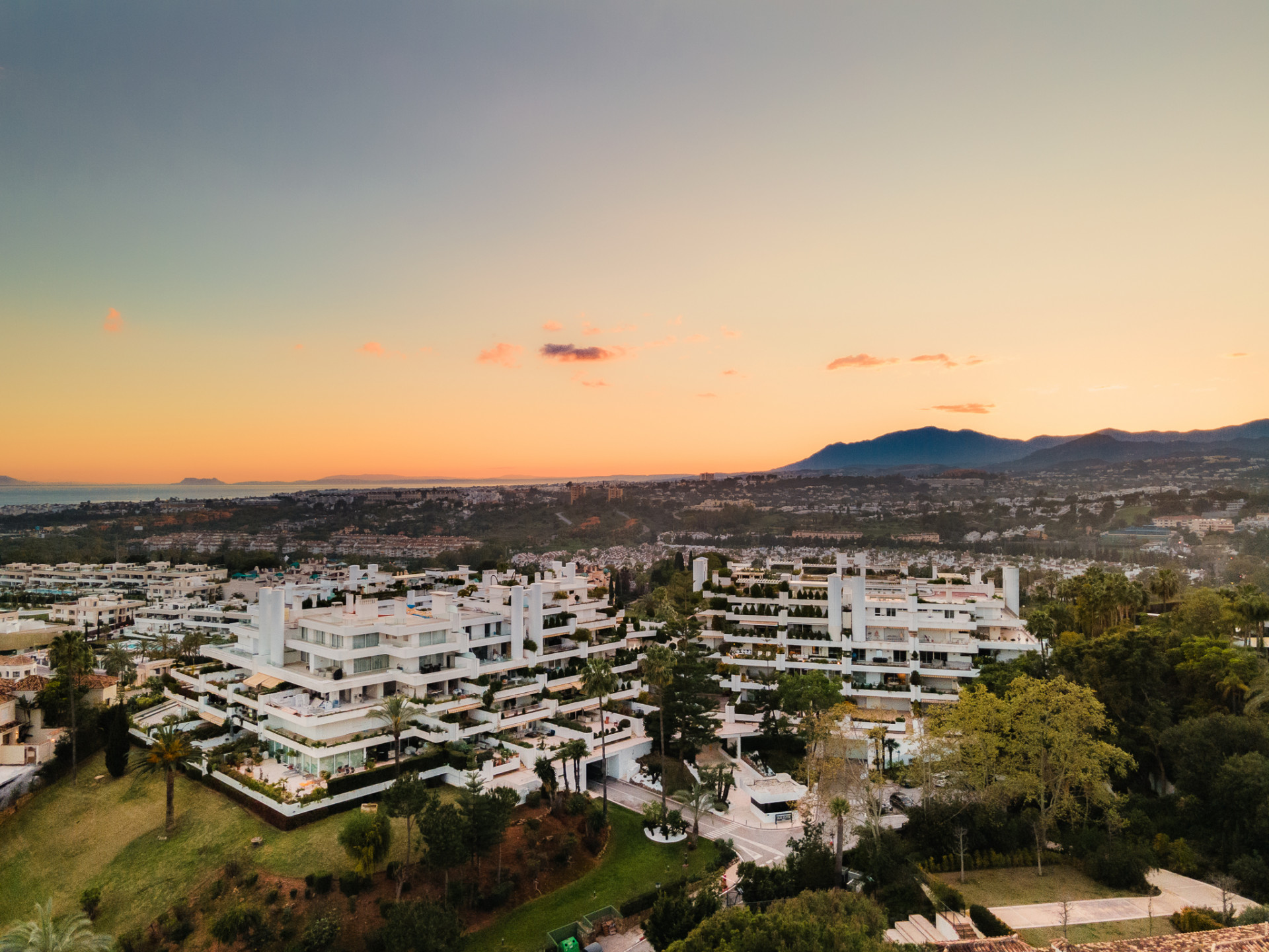Elevated Coastal Living on Marbella’s Golden Mile