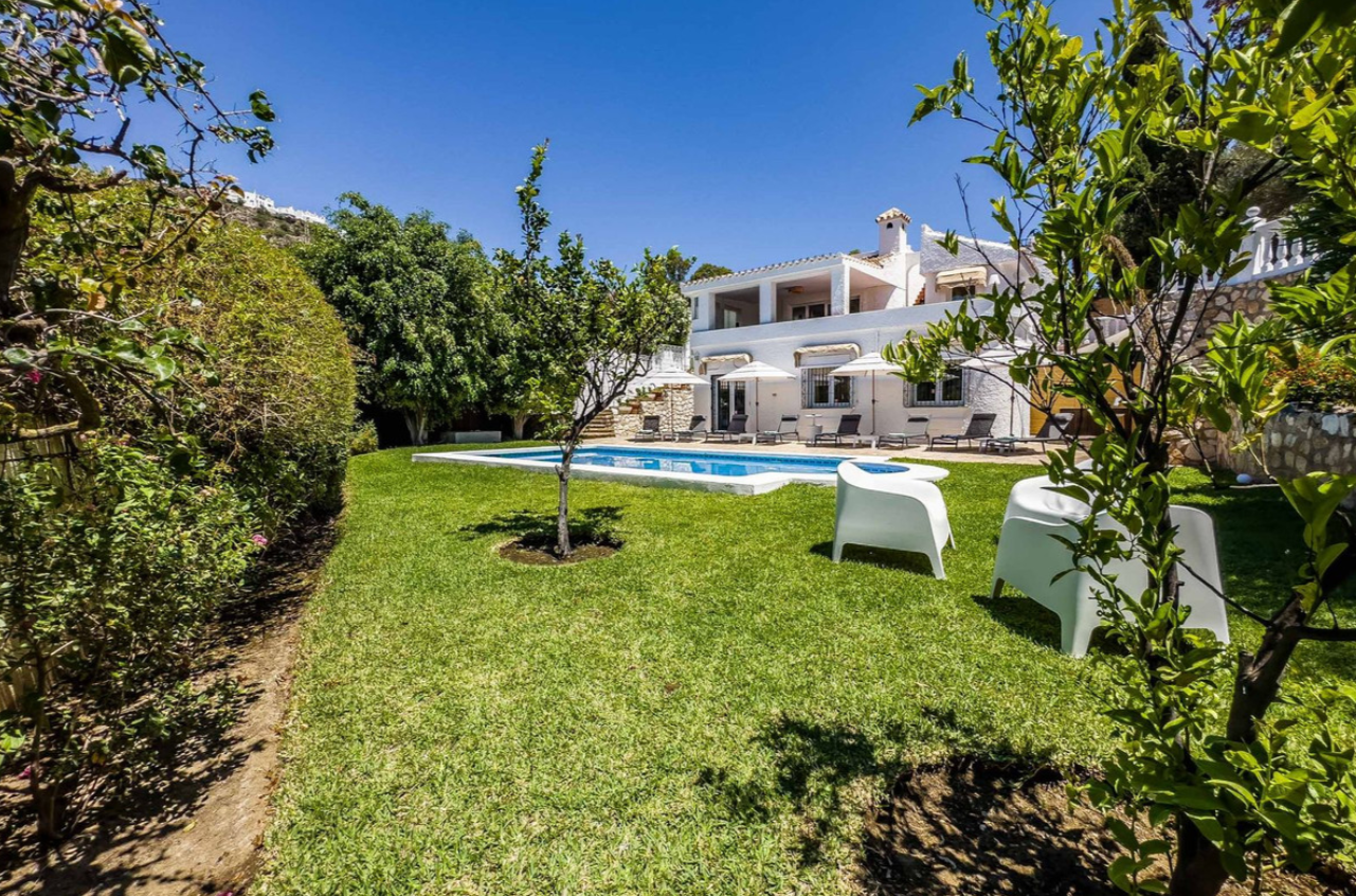 Stunning Renovated Andalusian-Style Villa with Sea and Mountain Views in Benalmádena