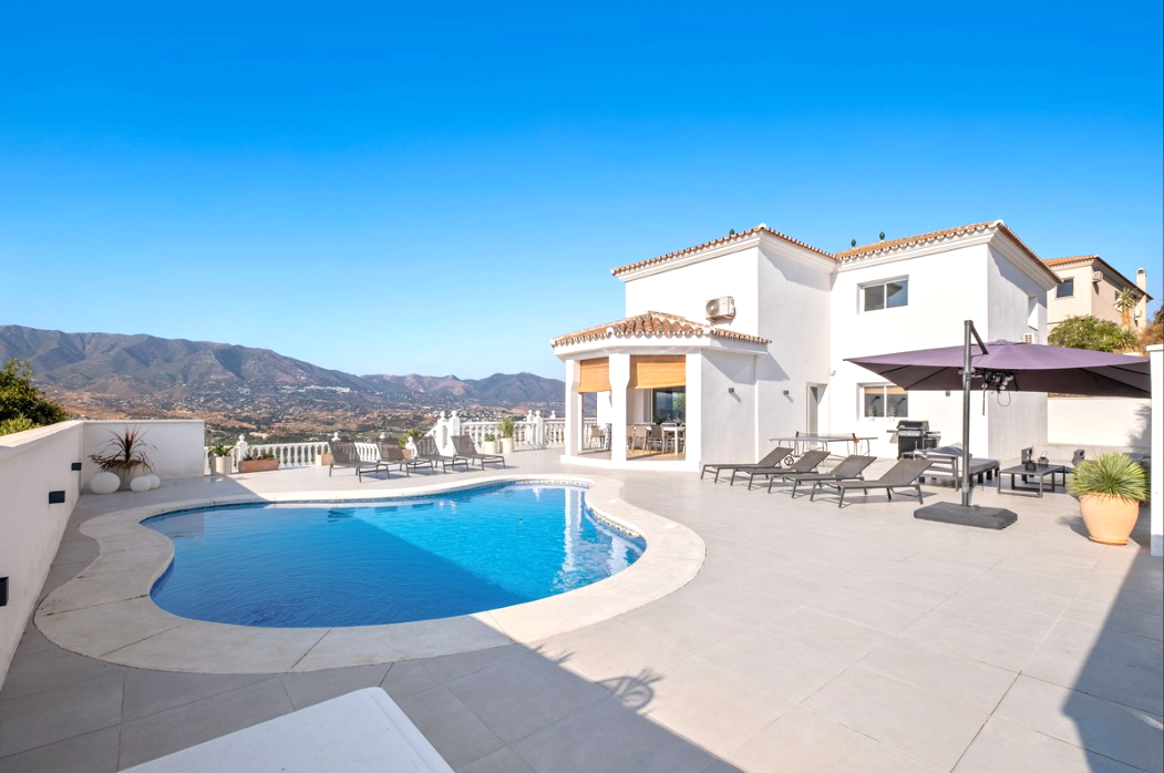 Luxury Villa with Panoramic Views, Private Pool & Proven Rental Income!