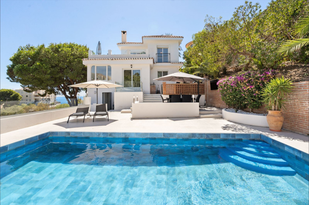 Key-Ready 3-Bedroom Villa with Panoramic Sea & Mountain Views – Torreblanca, Fuengirola