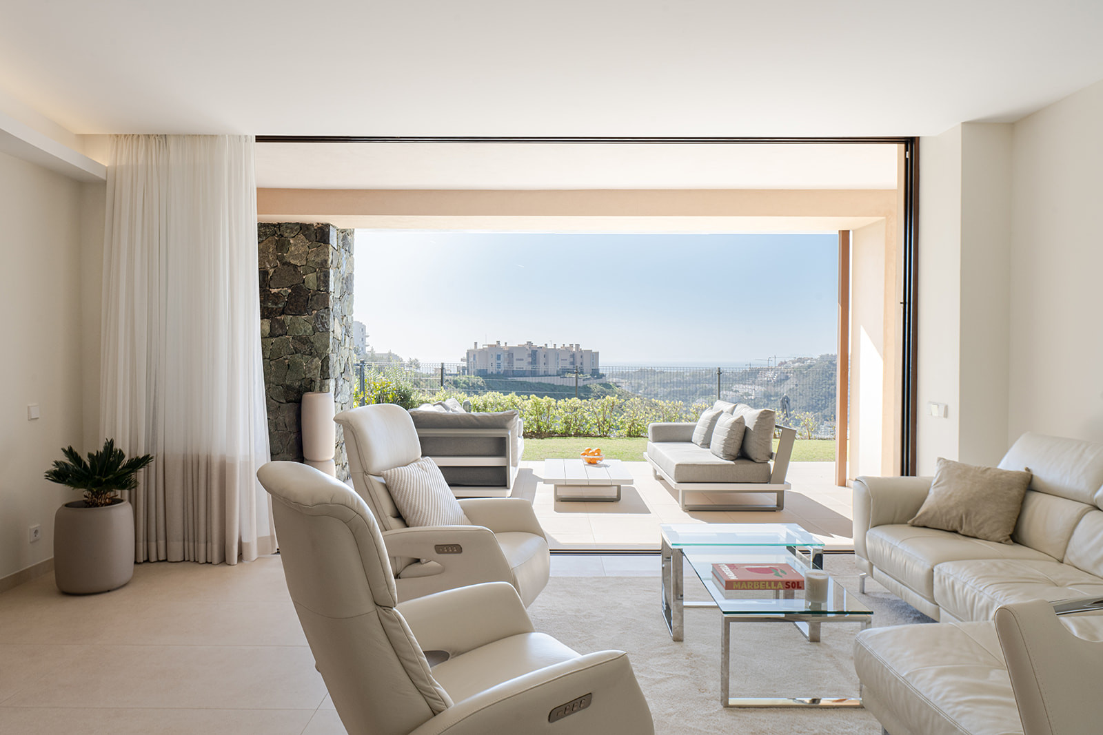 Luxury Coastal Living in La Quinta – Elegant 3-Bedroom Garden Apartment with Panoramic Sea Views