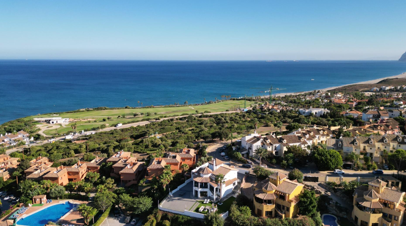 Stunning 4 Bedroom Beachside Villa with Panoramic Views in Alcaidesa Resort, Near Sotogrande