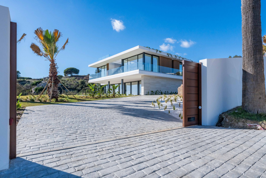 Brand-New Luxury Villa in the Prestigious La Reserva Estate, Sotogrande
