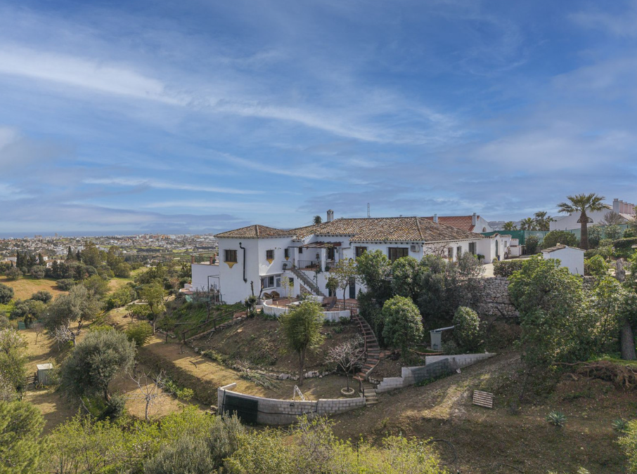 Charming Andalusian Villa on 6,000m² Plot with Panoramic Sea & Mountain Views in Mijas Golf