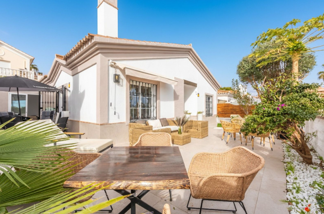 Fully Renovated Detached Villa 500m from the Beach! – La Duquesa, Manilva