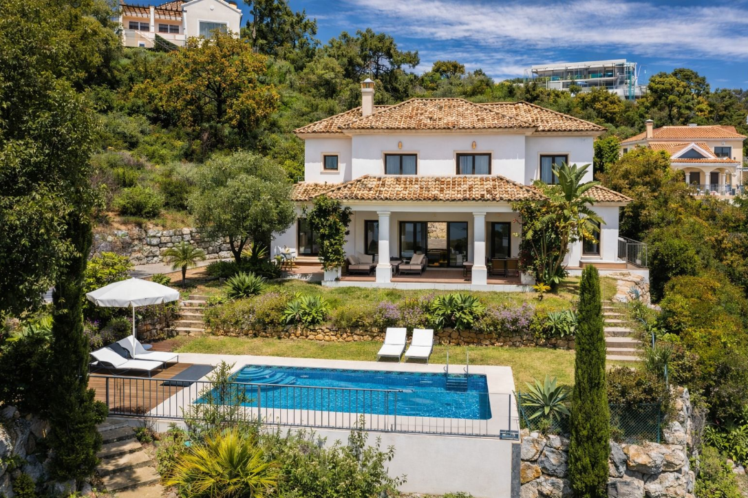 Luxury 5-Bedroom Villa in Marbella with Panoramic Sea Views