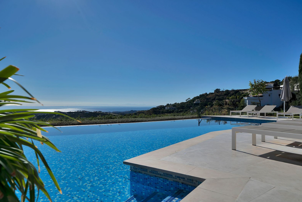 Monte Mayor Masterpiece: Five Bedrooms, Spa, and Unrivaled Views