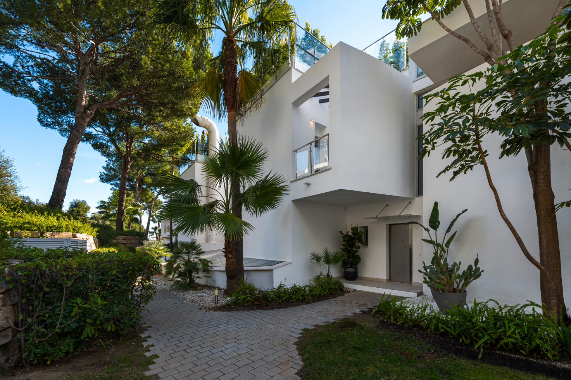 ELEVATED CONTEMPORARY LIVING IN SIERRA BLANCA, MARBELLA