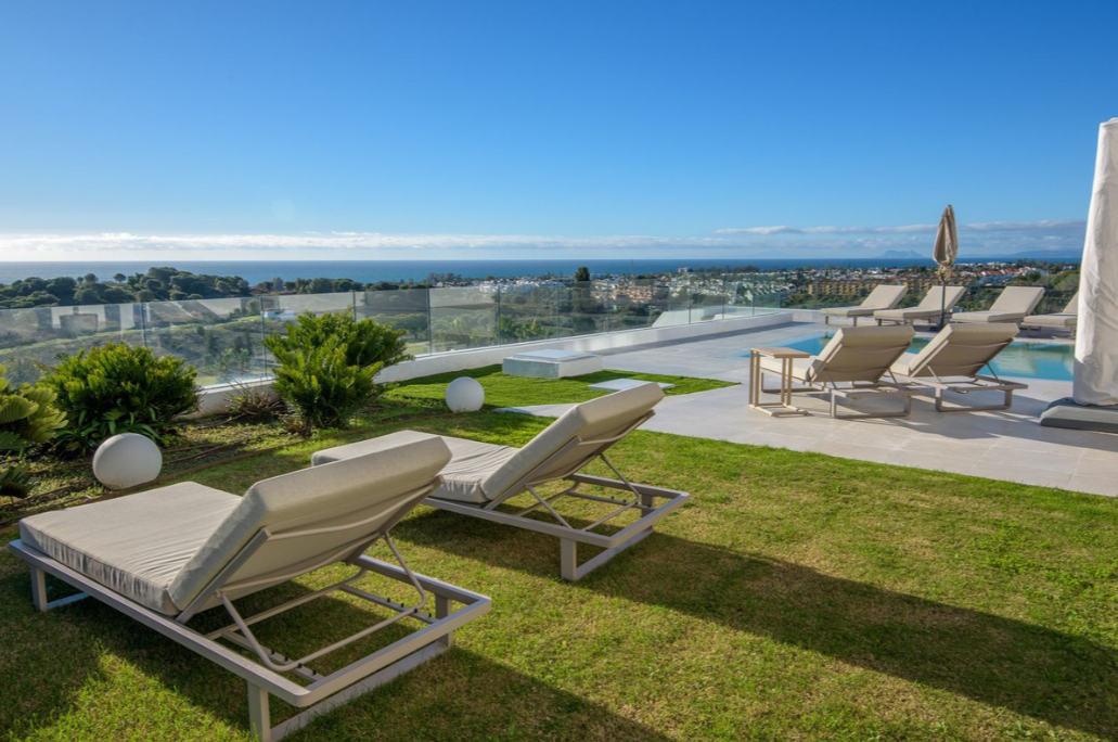 Contemporary Five-Bedroom Villa with Panoramic Mediterranean Views